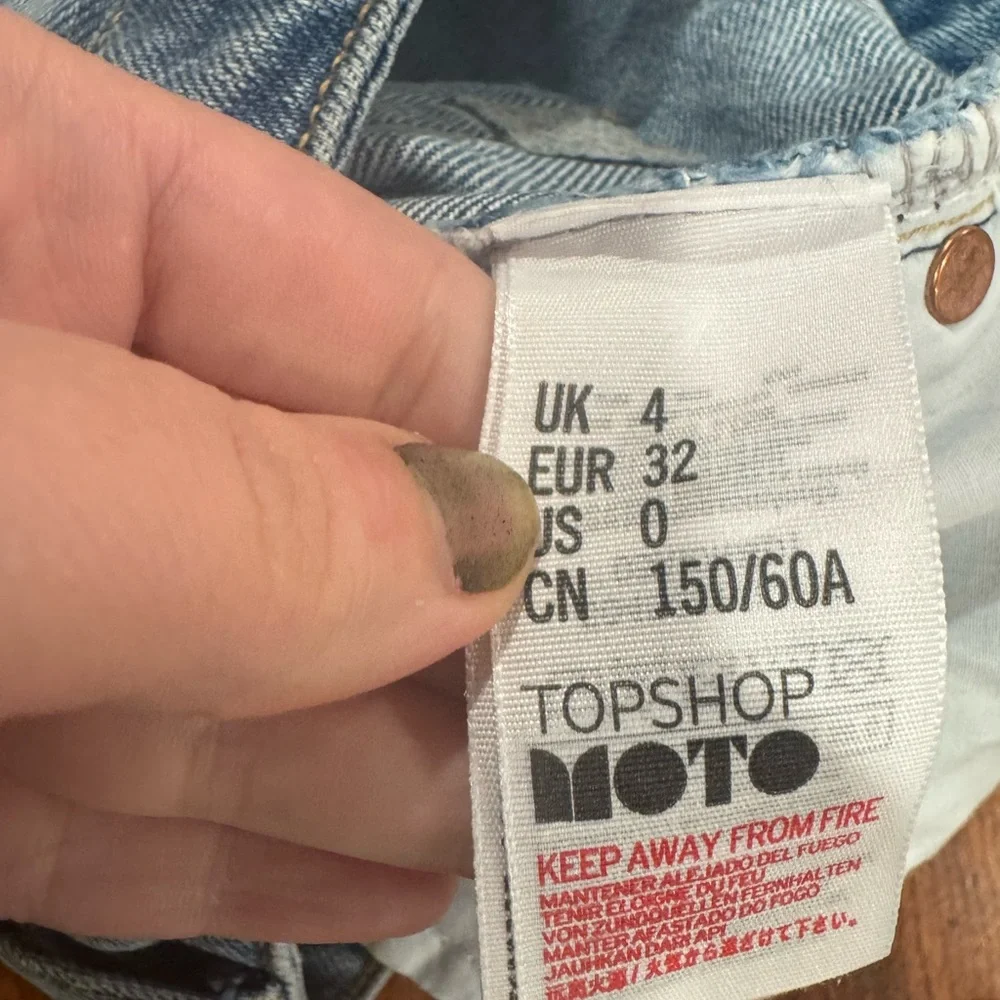 TopShop Moto Mom Denim Distressed Shorts Size 4 - Picture 4 of 4